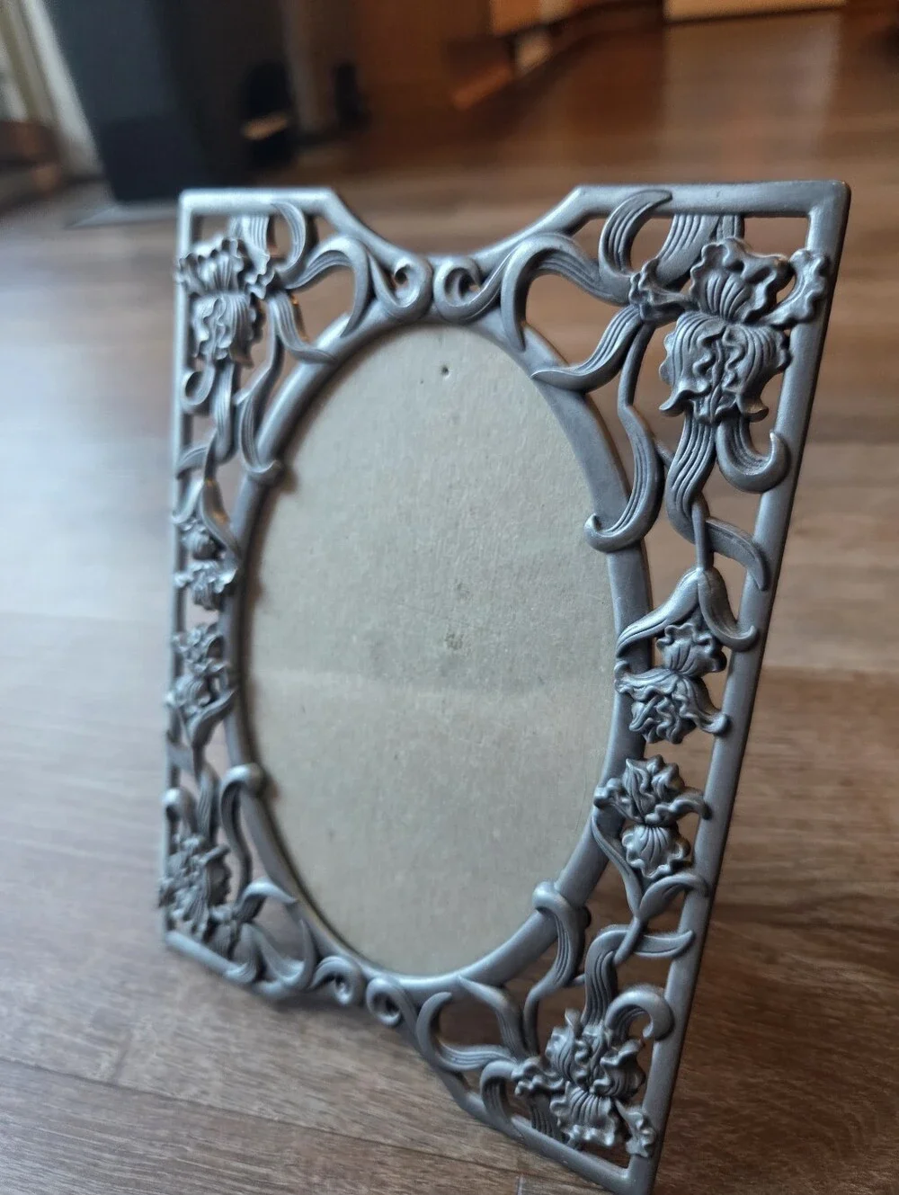 Vintage Pewter Silver Tone Ornate Iris Flower Picture Frame with Oval Setting